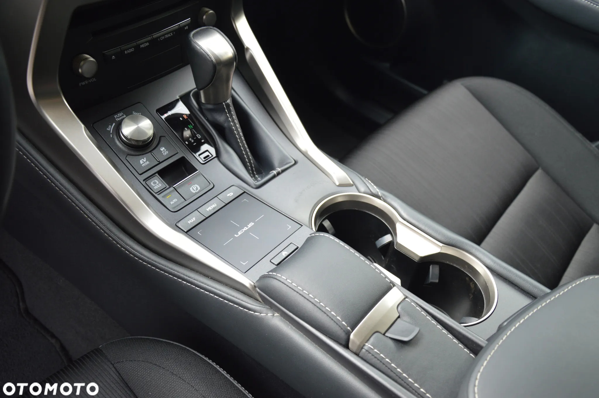 Lexus NX 300h - 22