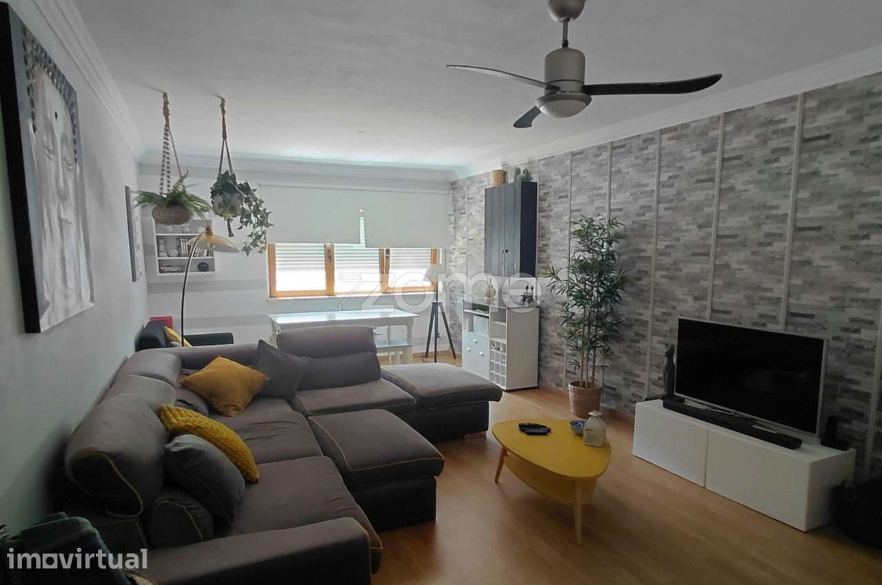 Apartamento T3 com Terraço e Parqueamento na Urb. da Cavaleira - Vista 5