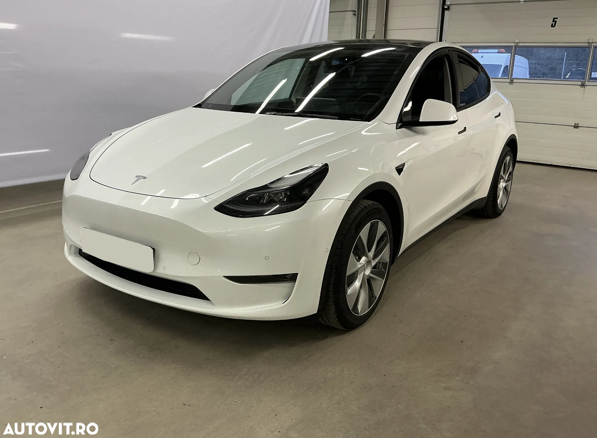 Tesla Model Y Long Range Dual Motor AWD - 3