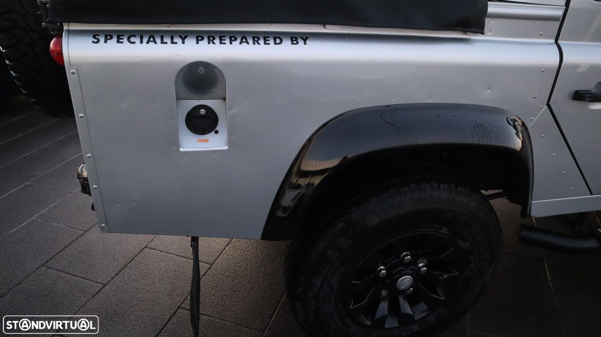 Land Rover Defender 110 CC 2.2 CRD E - 13