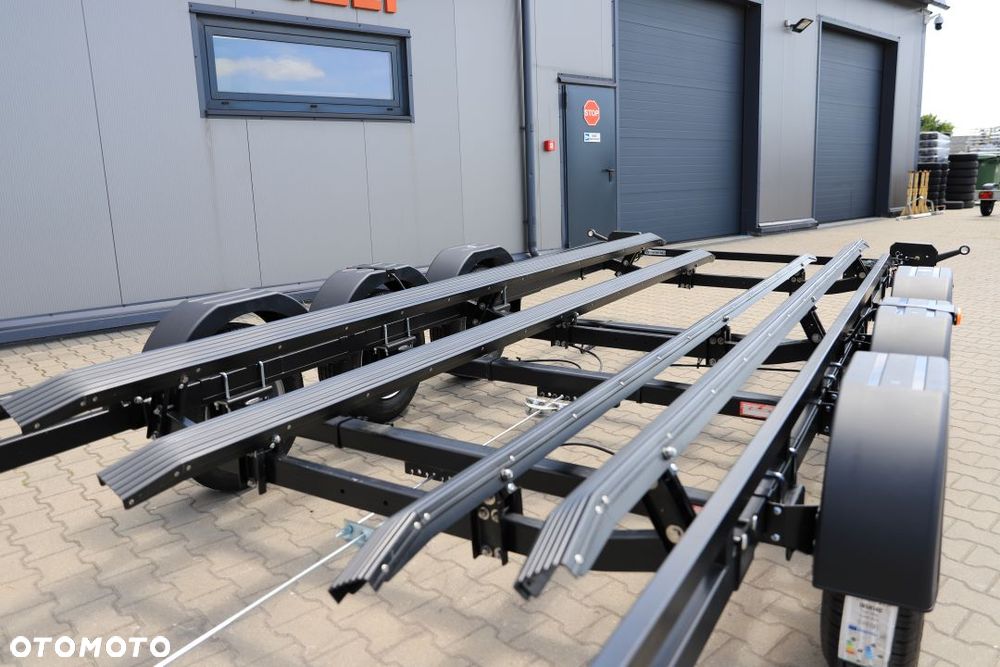 Lorries Przyczepa Podłodziowa PP35-9825 w Kolorze Czarnym Do Łodzi Max 9.8 M DMC 3500 kg Tylne Lampy LED - 9