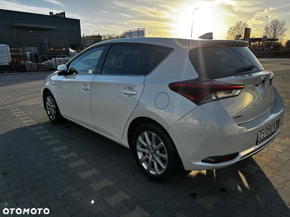 Toyota Auris Hybrid 135 Prestige - 3
