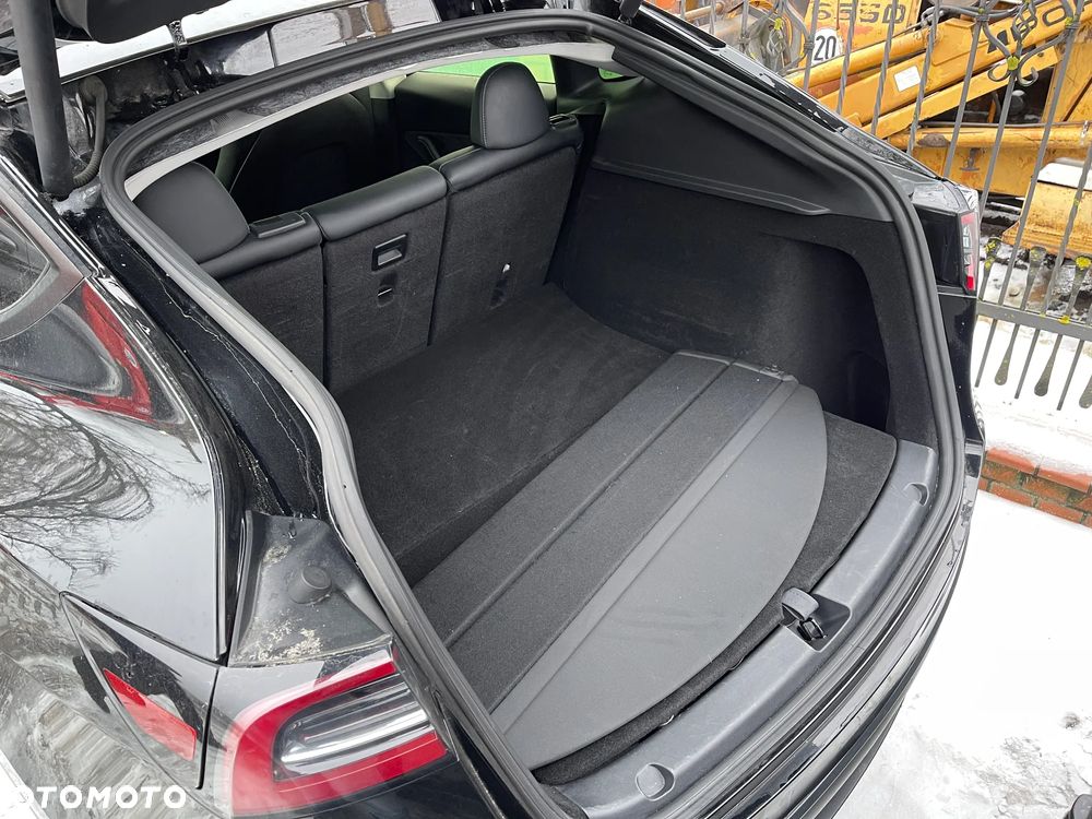 Tesla Y Long Range Dual Motor AWD - 35