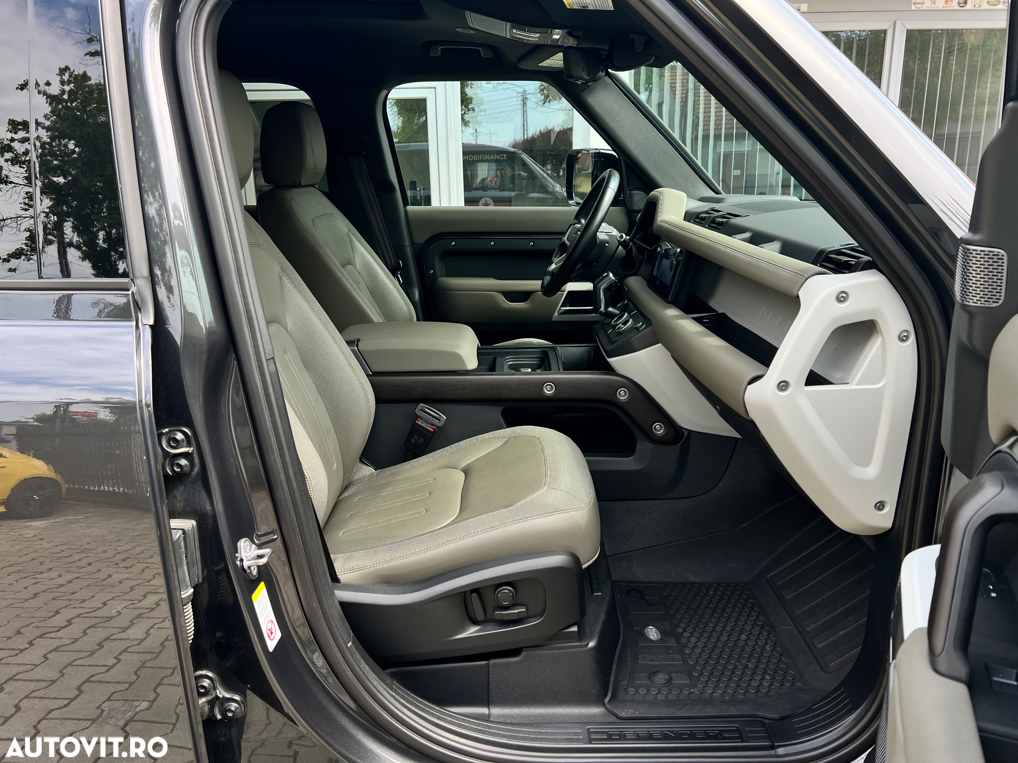 Land Rover Defender 110 3.0P 400 MHEV - 27