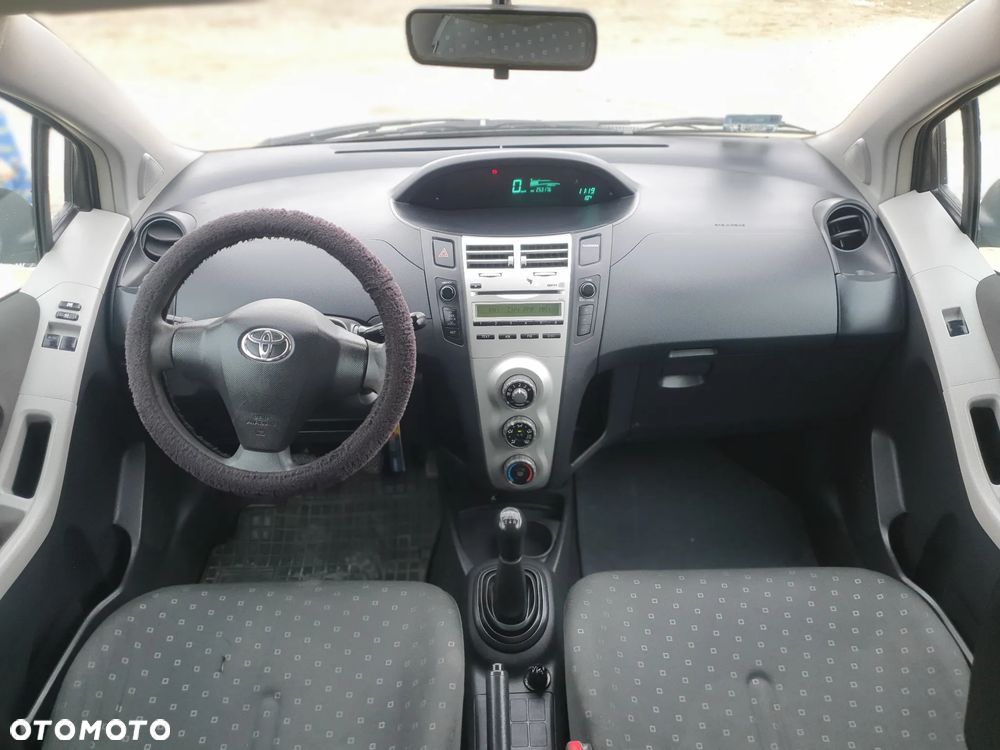 Toyota Yaris - 15