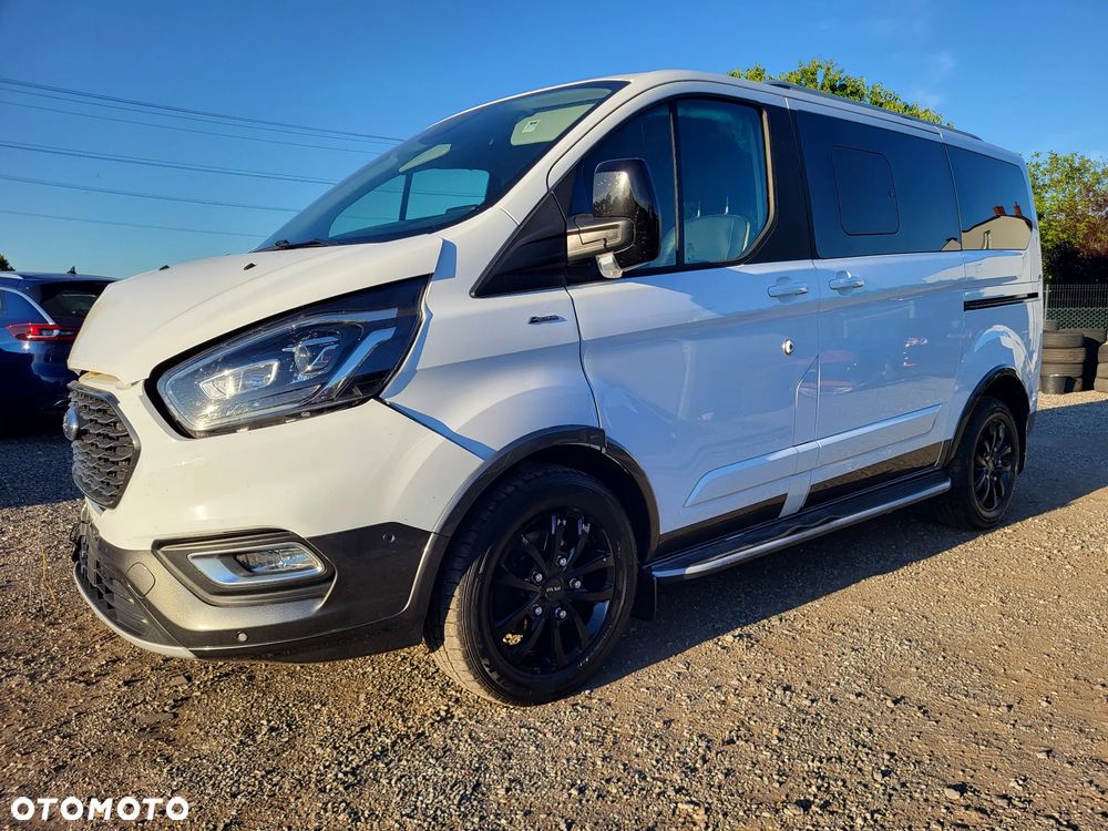 Ford Tourneo Custom - 1