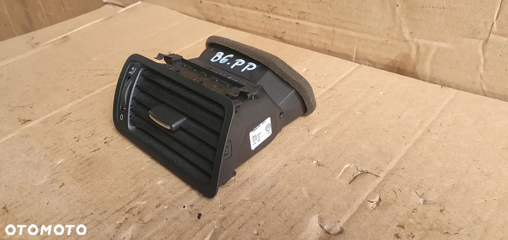 Kratka nawiewu powietrza prawa VW Passat B6 3C1819702F - 3
