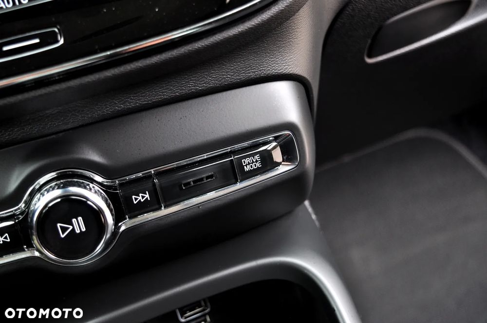 Volvo XC 40 D3 Momentum Pro - 24