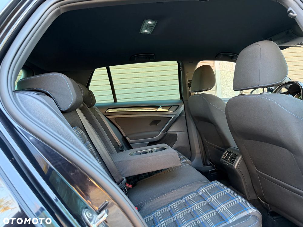 Volkswagen Golf - 27