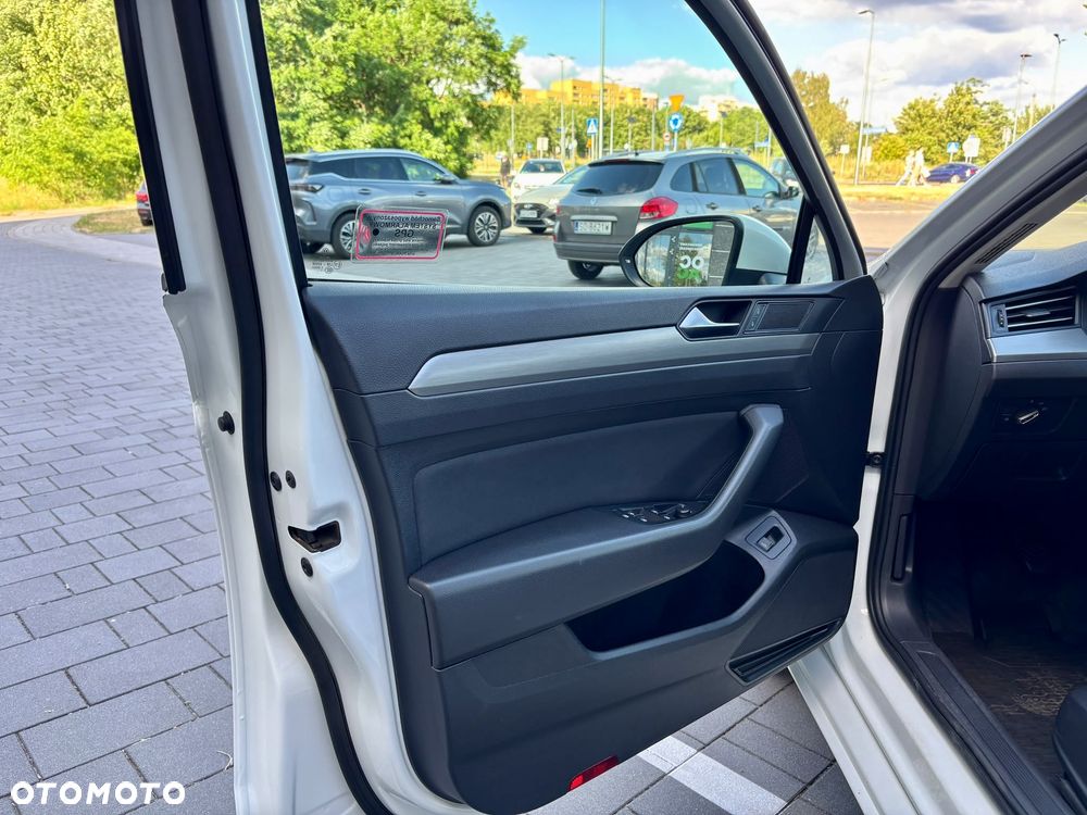 Volkswagen Passat 1.6 TDI BMT City - 17