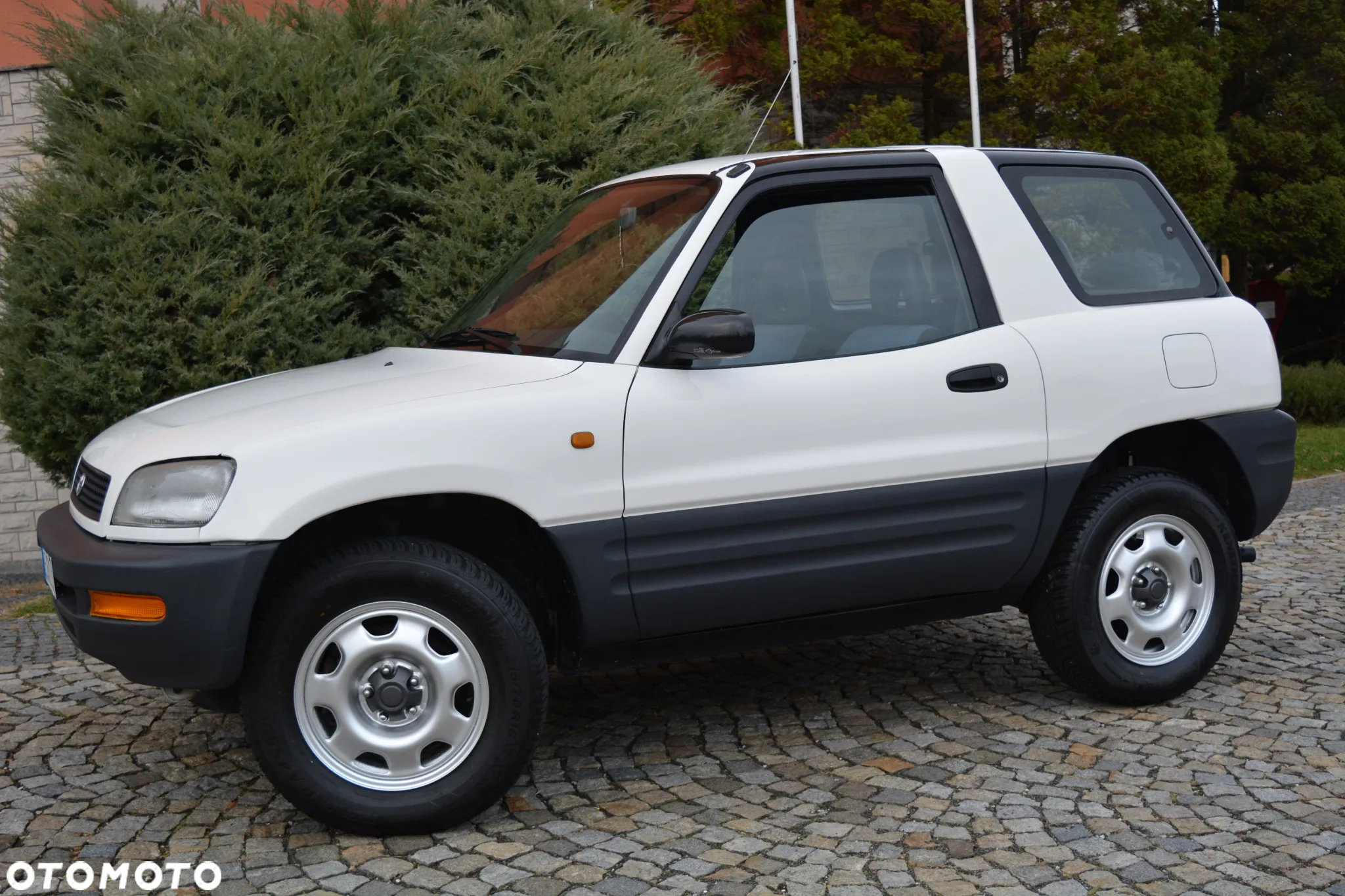 Toyota RAV4 2.0 - 24