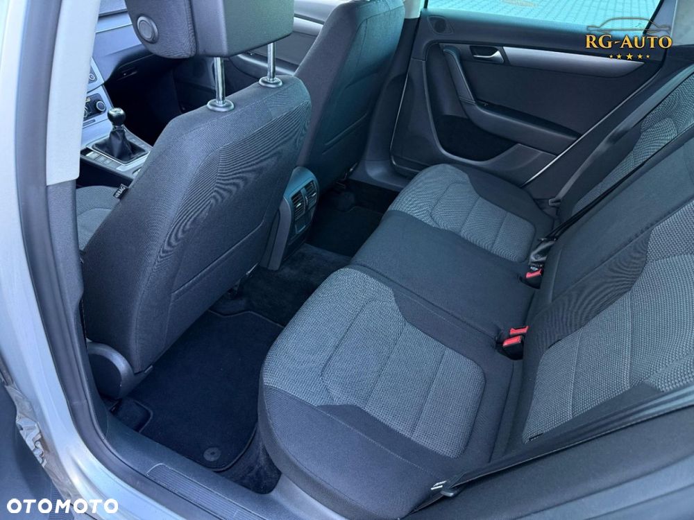 Volkswagen Passat - 31