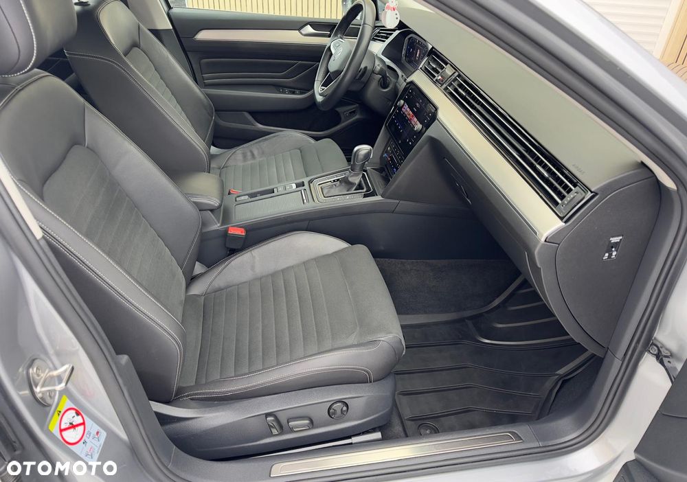 Volkswagen Passat Variant 2.0 TDI EVO Elegance DSG - 18