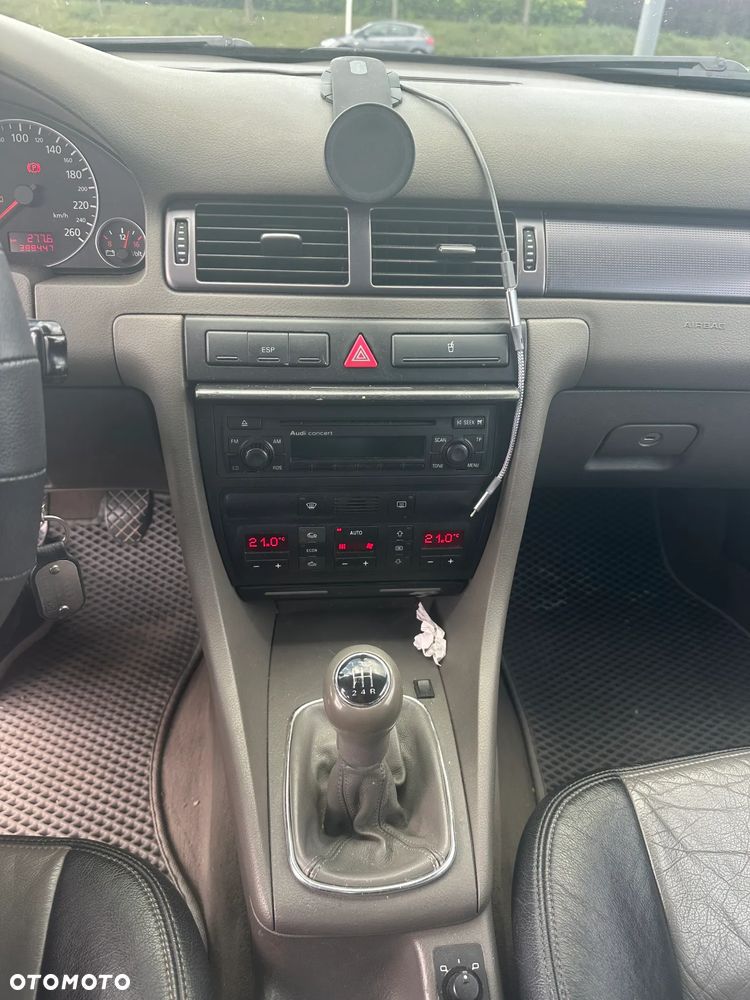 Audi A6 Avant 2.4 - 23