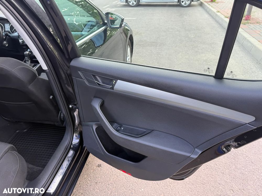 Skoda Superb 1.6 TDI DSG Active - 16