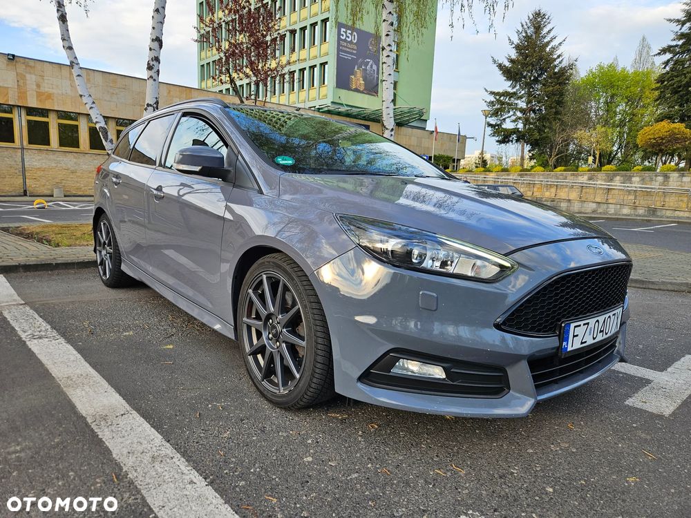 Ford Focus 2.0 EcoBoost ST mit Leder-Sport-Paket - 3