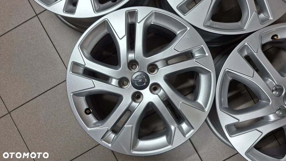 Felgi Aluminiowe 17 Opel Vivaro C Zafira C Peugeot Expert 5x108 ET 46 - 2