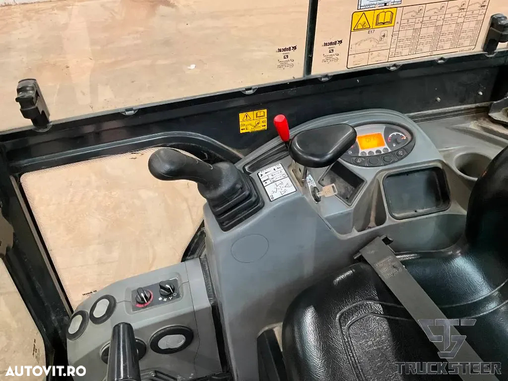 Bobcat E17 - 7