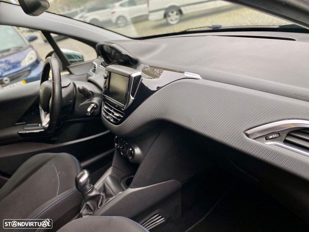 Peugeot 208 1.2 PureTech Style - 18