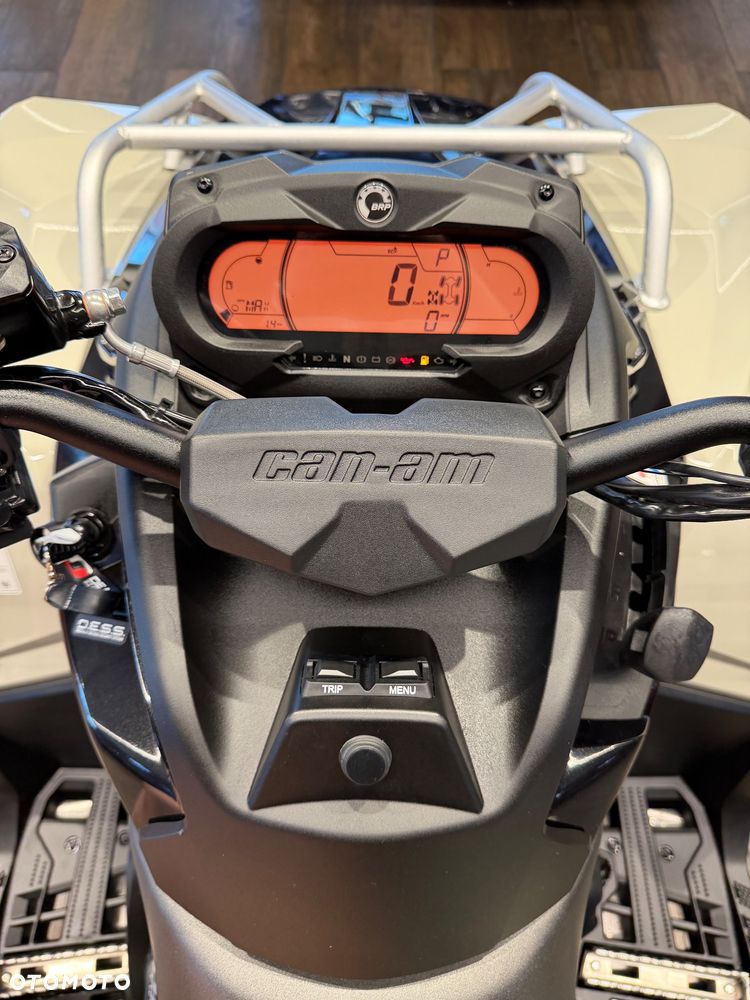 Can-Am Outlander - 10
