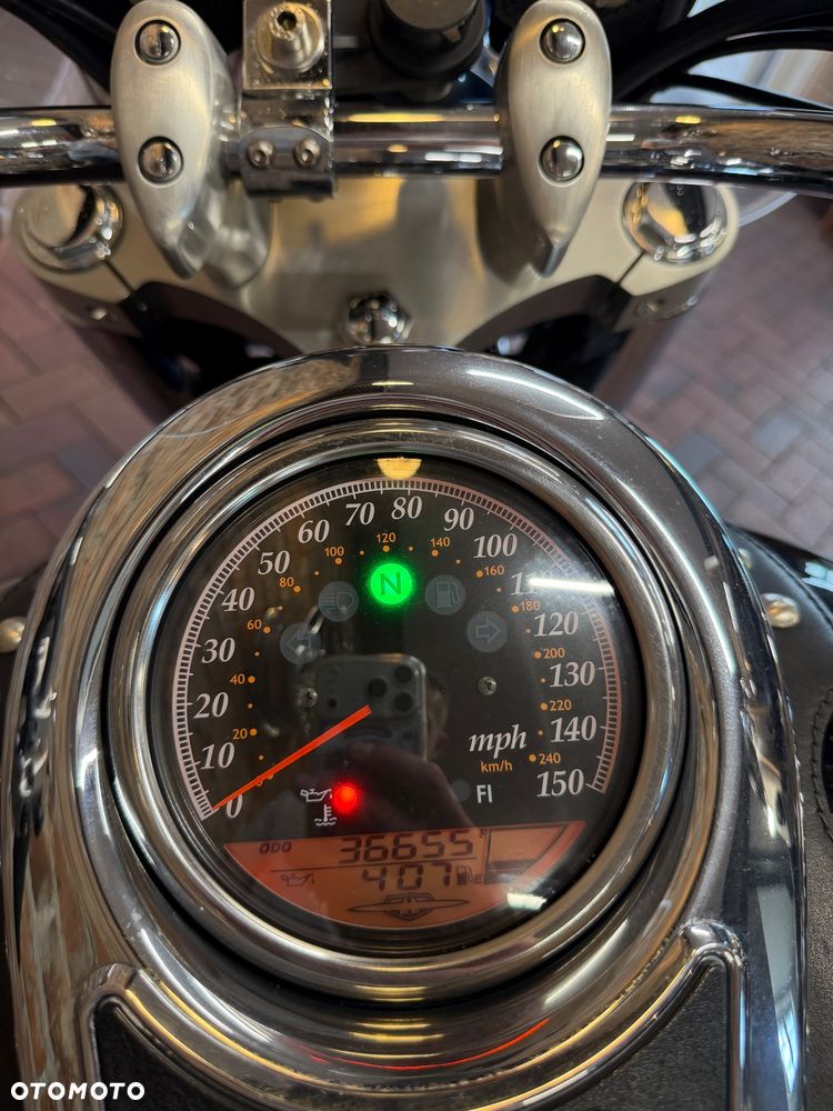 Suzuki Intruder - 13