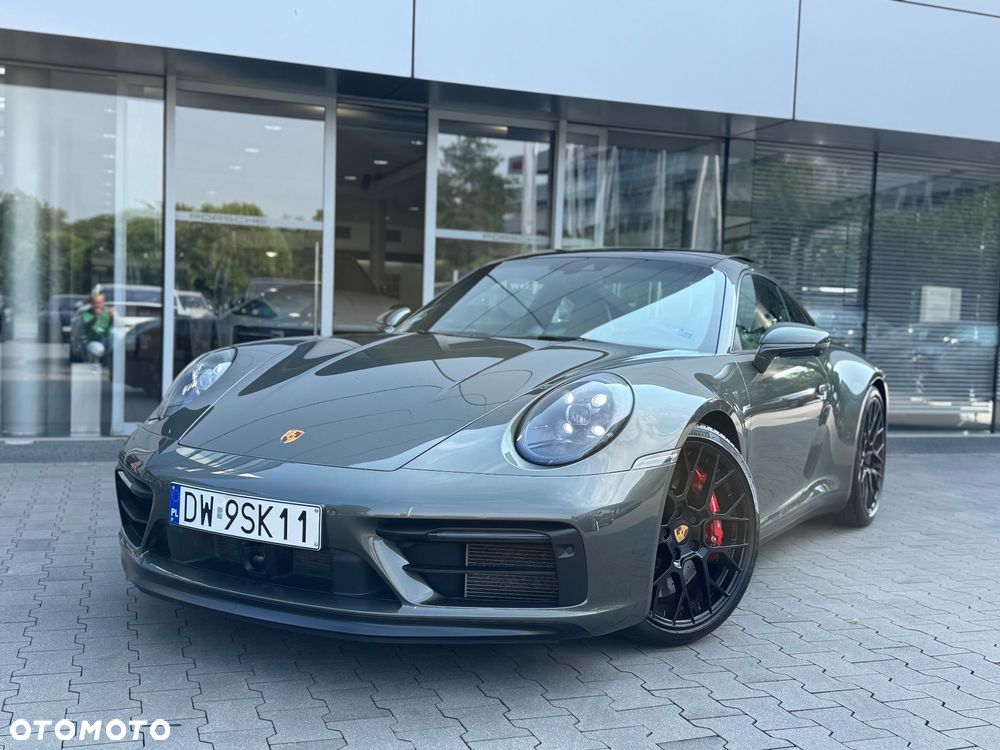 Porsche 911 Carrera 4 GTS - 15