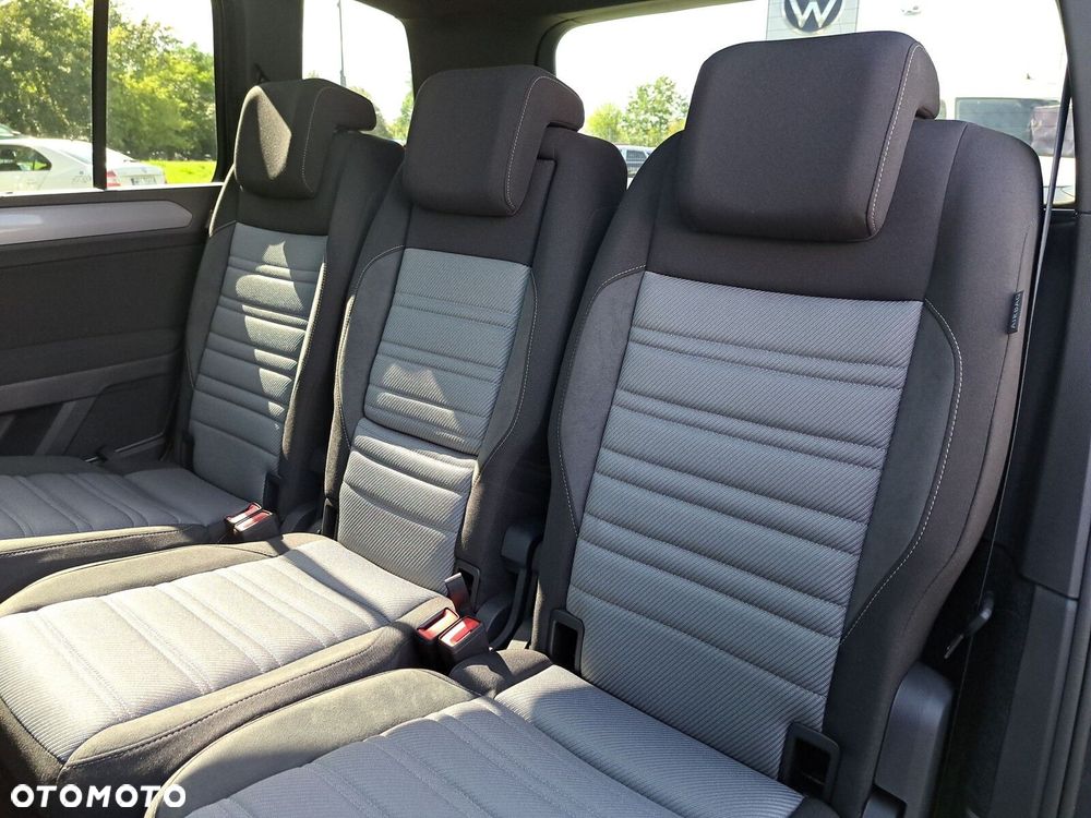 Volkswagen Touran - 36