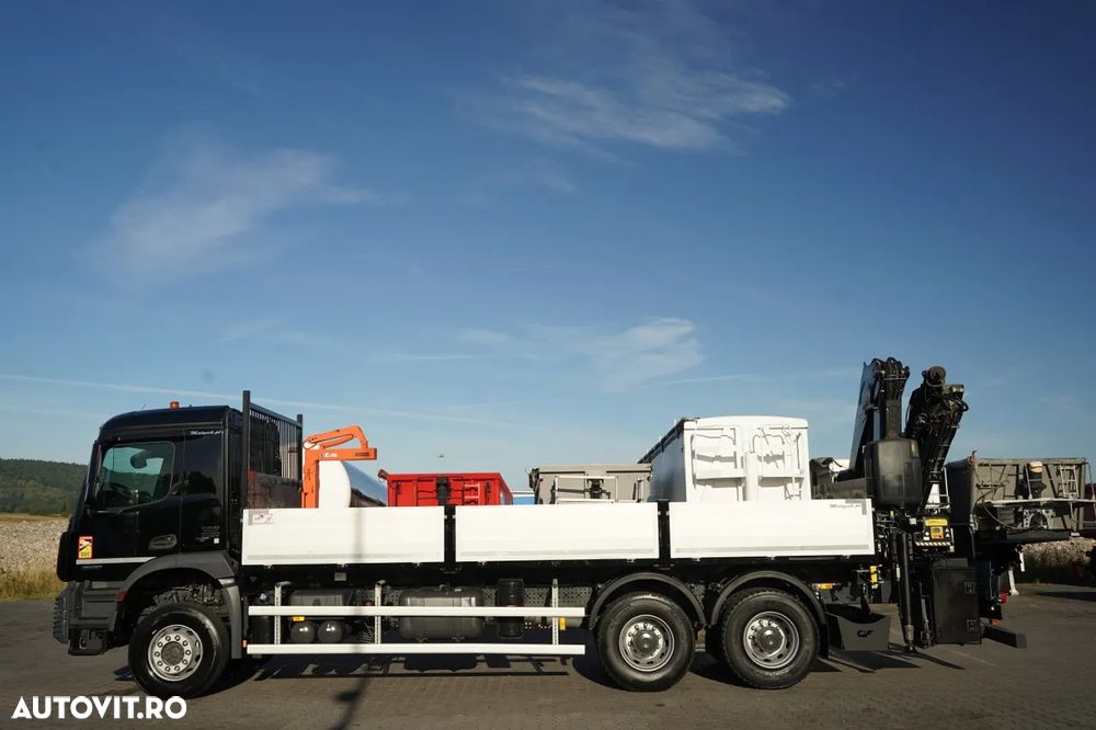 Mercedes-Benz AROCS 2636 / 6x4 / CAROSERIE BALANȚĂ - 6,8 M / MACARA FASSI F175A.2.23 / CAPACITATE MAXIMĂ DE RIDICARE: 5.100 KG / ROTATOARE / TELECOMANDĂ / PODEA RESISTENTĂ / TRANSMISIE AUTOMATĂ - 10