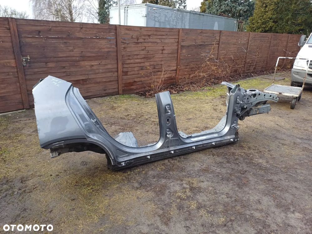 MERCEDES gla 156 slupek prog prawy lewy kolor 787 - 1