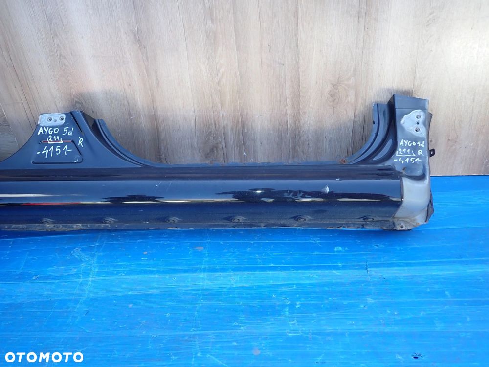 TOYOTA AYGO 06-12 PRÓG PRAWY 211 - 3