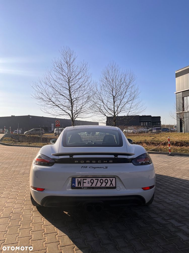Porsche 718 Cayman - 12