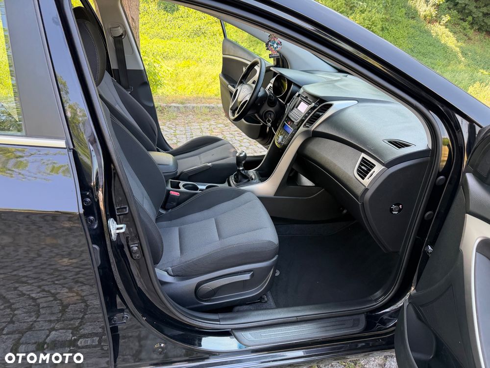 Hyundai i30 blue Kombi 1.6 CRDi Style - 22