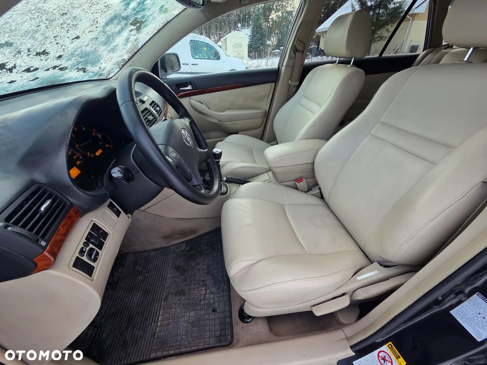 Toyota Avensis 2.2 D-4D Sol - 3