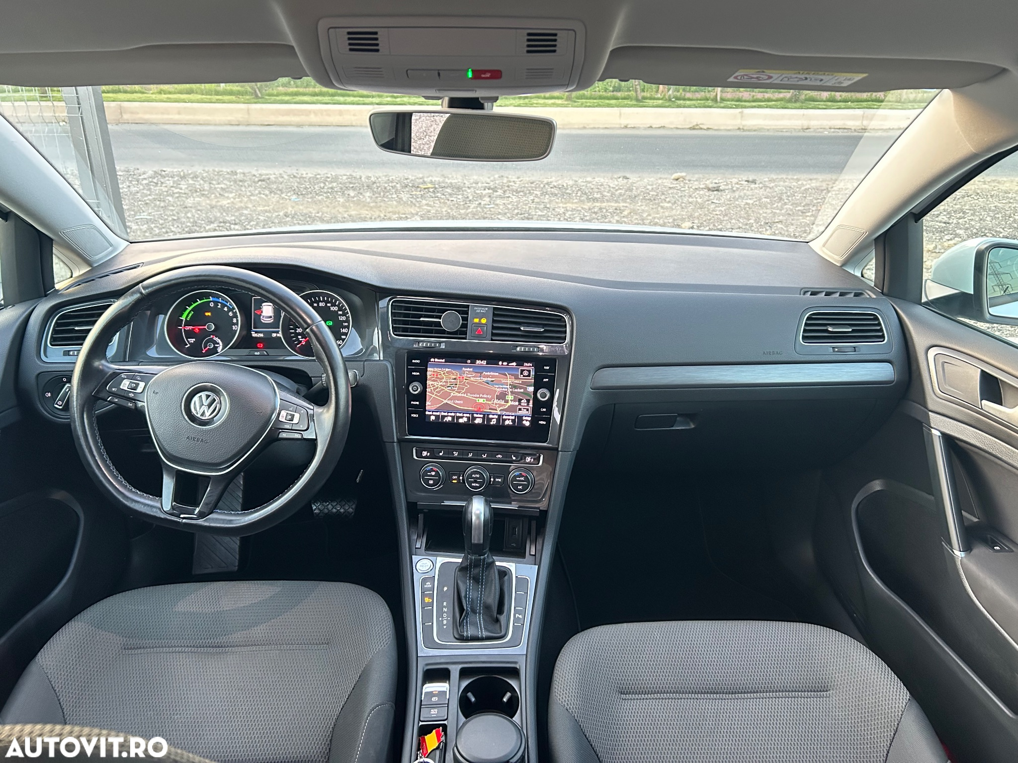 Volkswagen Golf e-Golf - 10