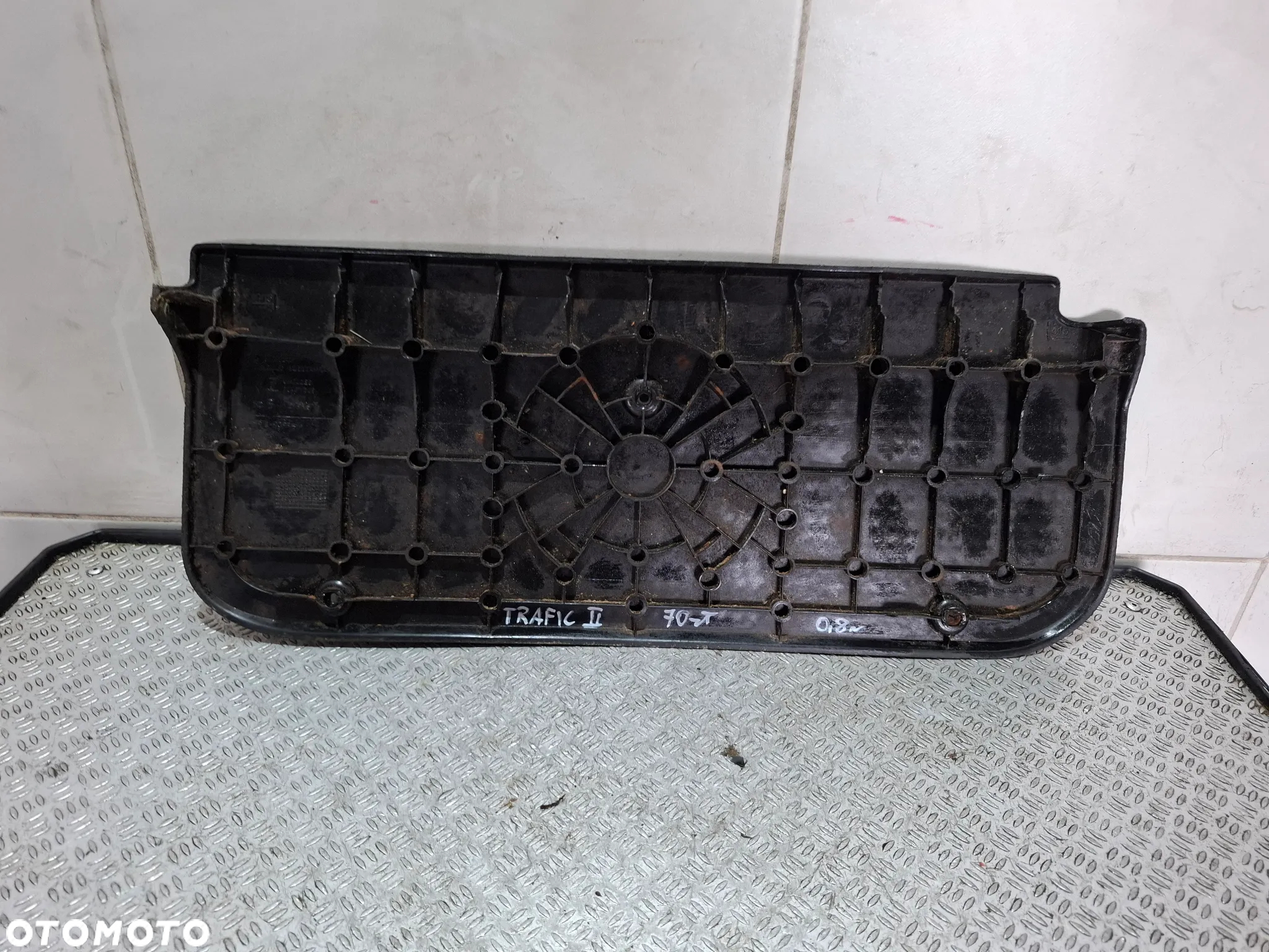 Stopień prawy paki Renault Trafic II 2008 rok nr 8200041184 - 2