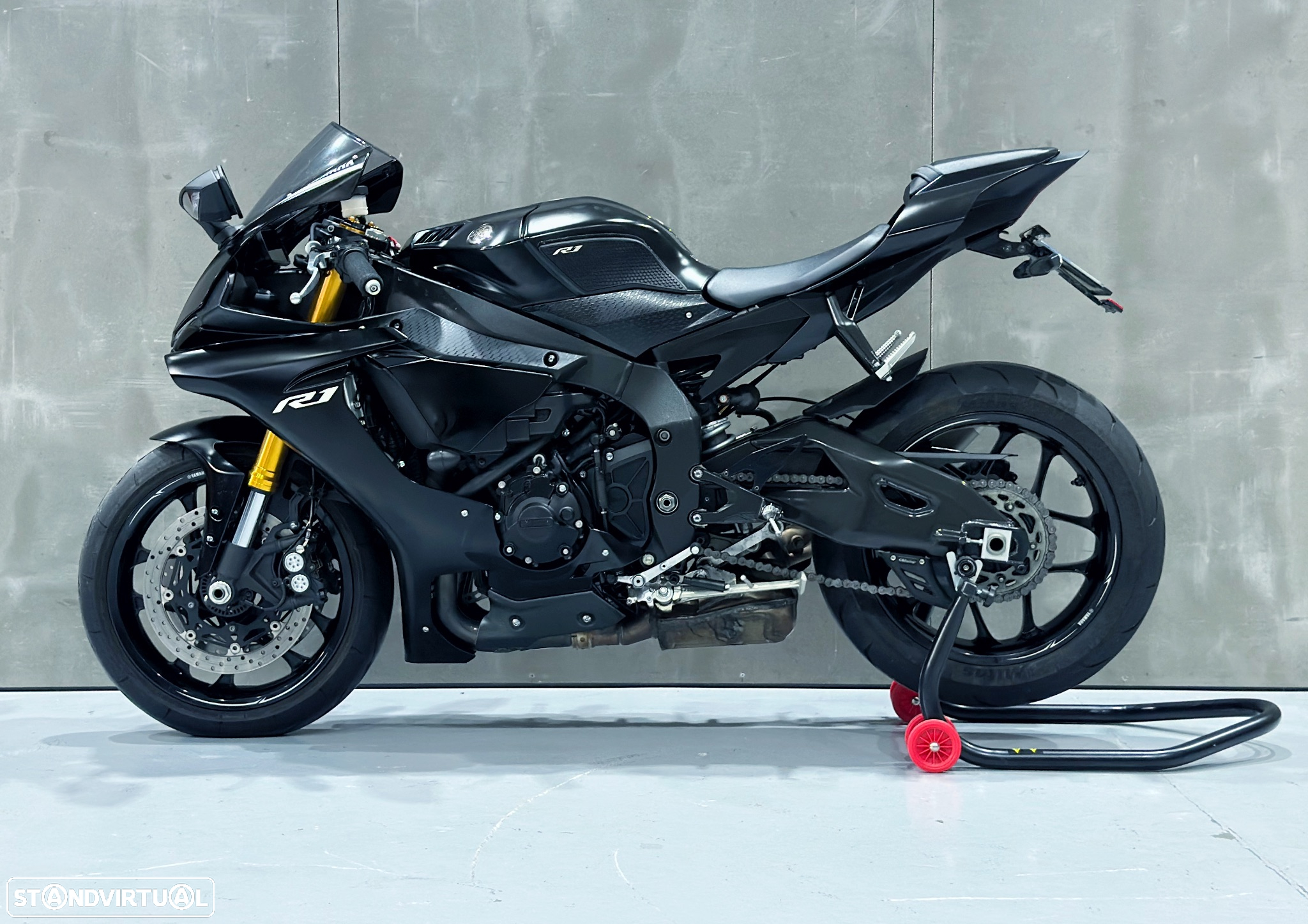 Yamaha YZF R1 - 3