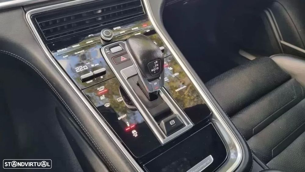 Porsche Panamera Sport Turismo 4 - 5