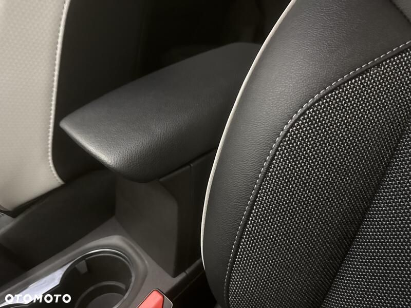 Renault Captur 1.6 E-TECH Full Hybrid 145 Techno - 19