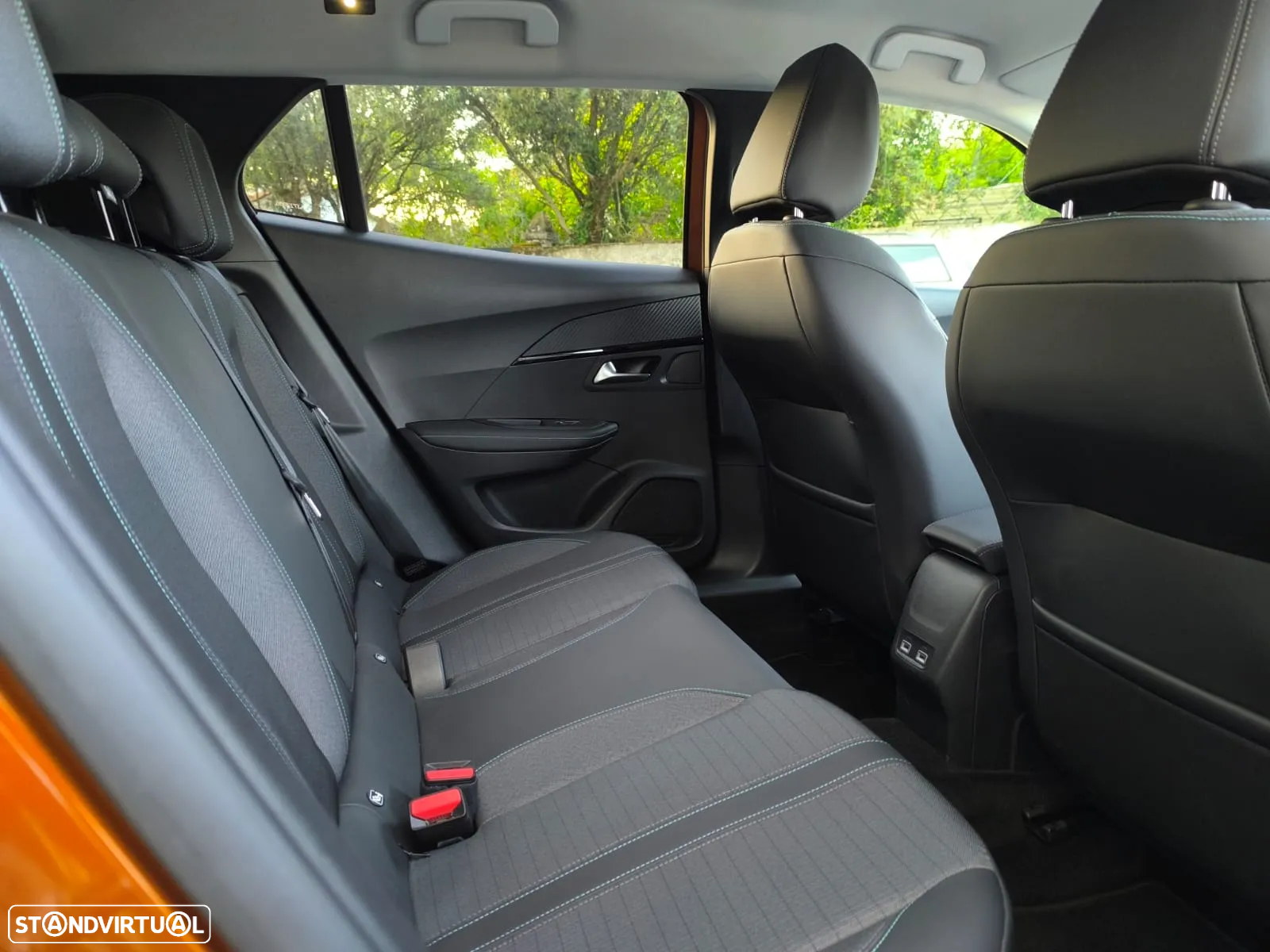 Peugeot e-2008 50 kWh Allure Pack - 21
