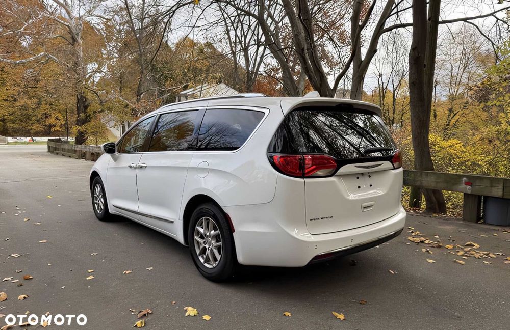 Chrysler Pacifica - 7