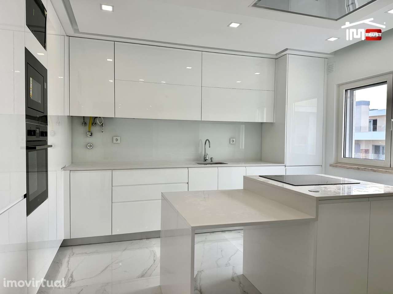 Incrivel Apartamento T2 com Varanda, Garagem e Arrecadação - Grande imagem: 2/36