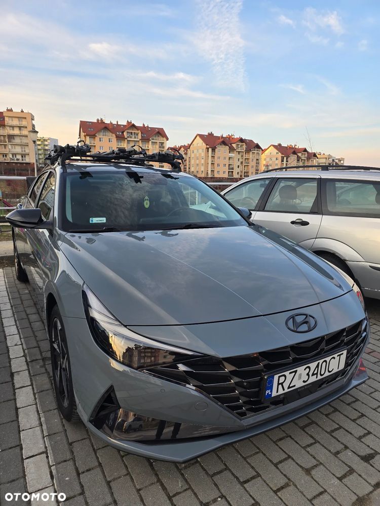 Hyundai Elantra 1.6 Executive CVT - 32