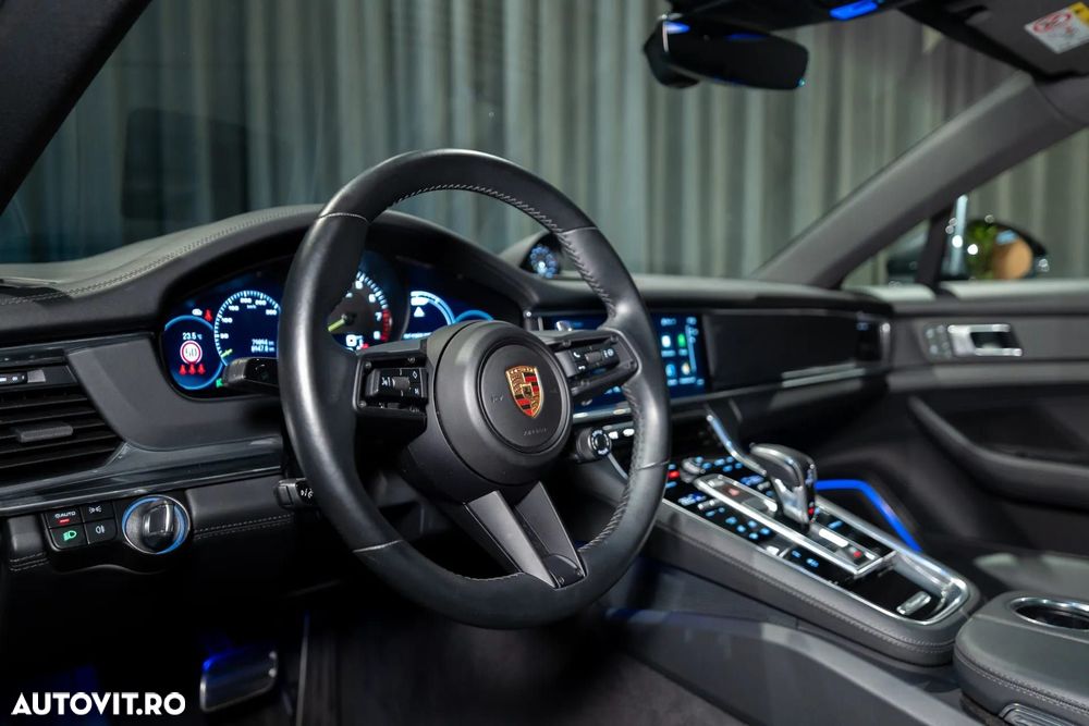 Porsche Panamera - 25