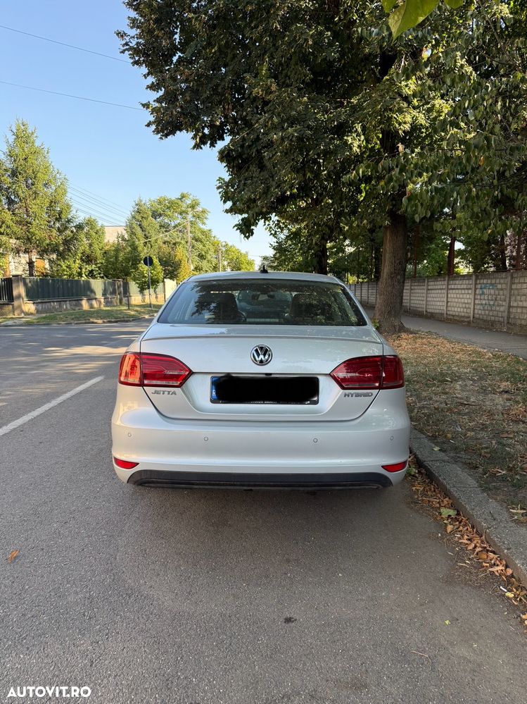 Volkswagen Jetta - 4