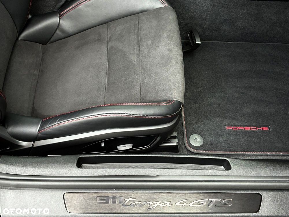 Porsche 911 Targa 4 GTS - 40