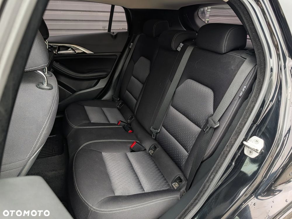 Infiniti Q30 1.6t Premium City Black - 23