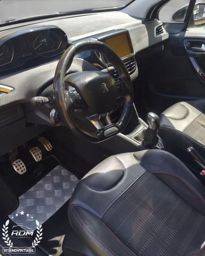 Peugeot 208 1.2 PureTech GT Line - 6