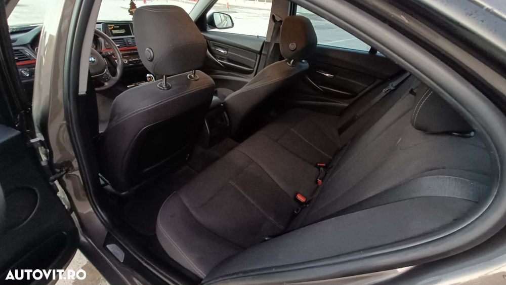 BMW Seria 3 320d Aut. - 8