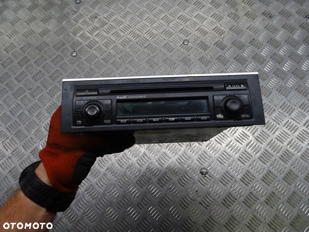 AUDI A4 B6 SEDAN 00-06 1.9 TDI AWX RADIO RADIOODTWARZACZ - 1