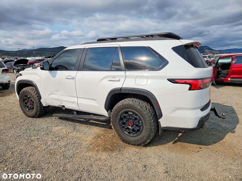Toyota Sequoia - 4